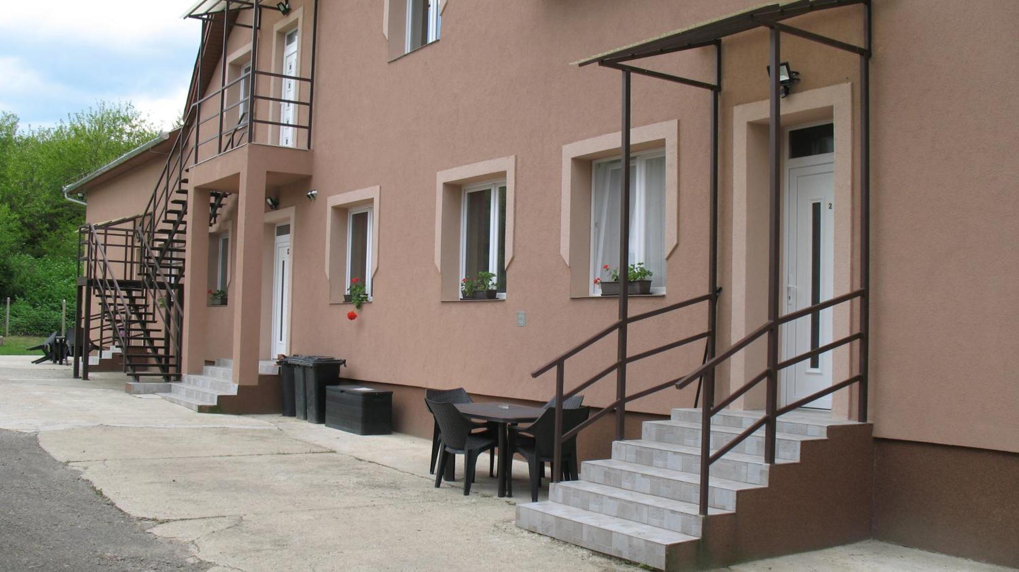 Izisz Apartman Matraterenye Exterior photo